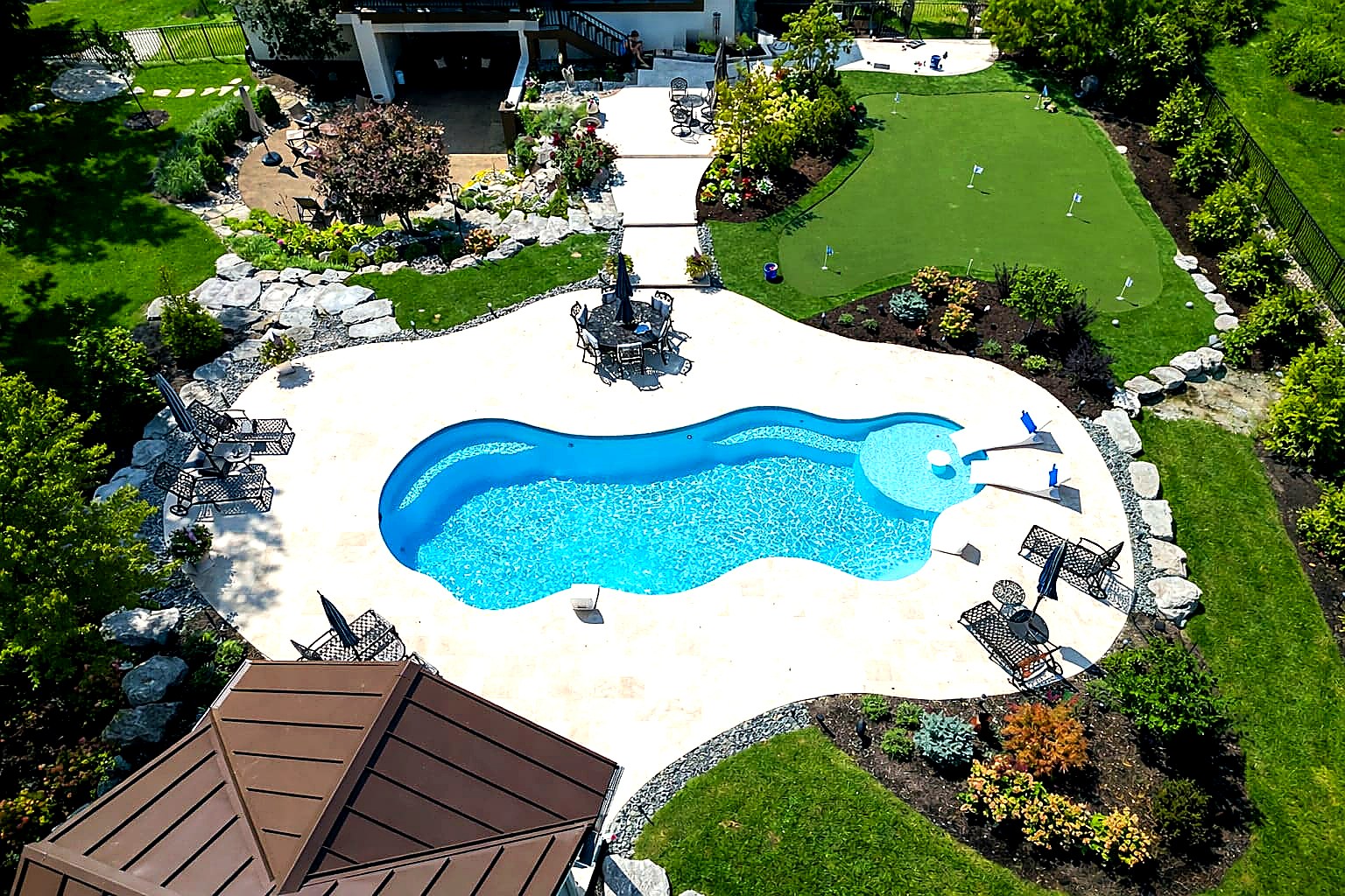 Freeform pool with putting green